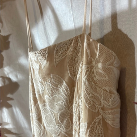 Elegant Cream Floral Dress - Picture 5 of 6